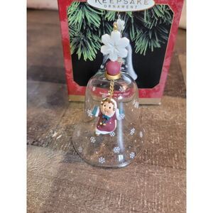 Hallmark 1997 swinging in the snow ornament Xmas Decor Snowman